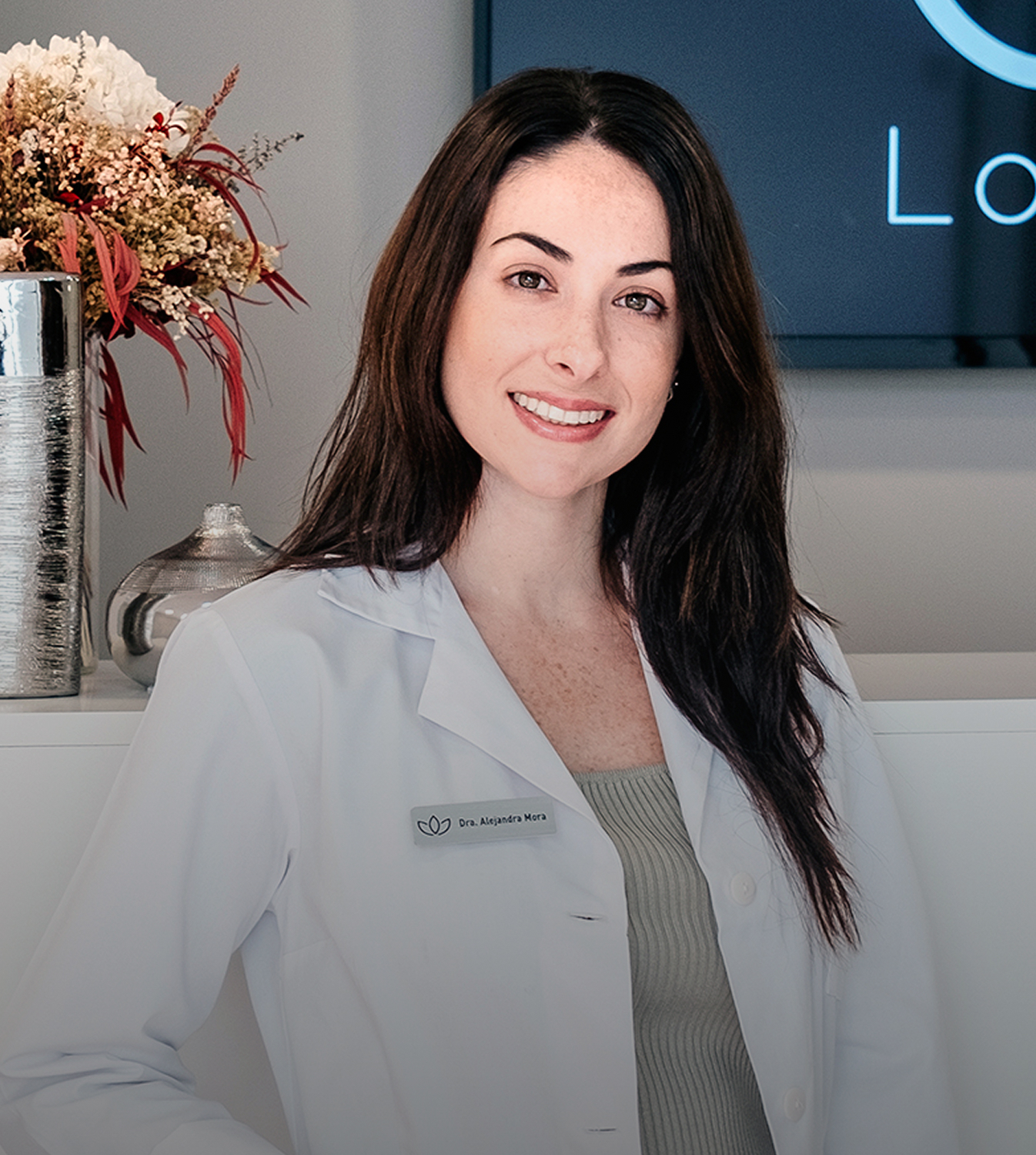 Dra. Alejandra Mora - Especialista en Medicina Estética, Tricología y Trasplante Capilar